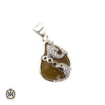 مدال عقیق طرح ماهی پر نگین زنانه - کد 3046