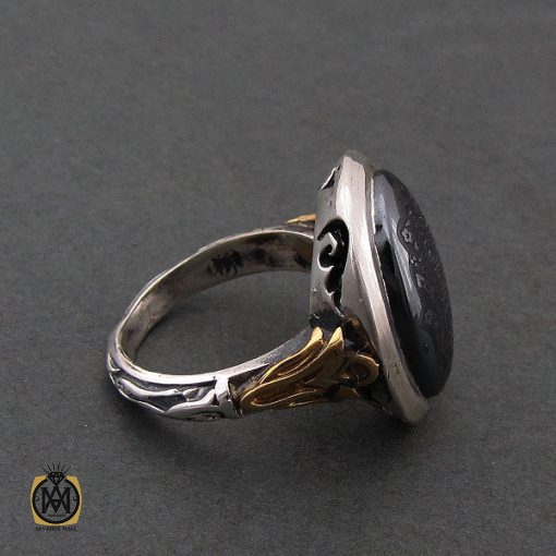 انگشتر حدید سینی با حکاکی ولایه علی بن ابی طالب مردانه – کد 8445 - تصویر 2