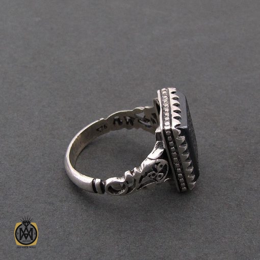 انگشتر حدید سینی با حکاکی ان الحسین مصباح الهدی وسفینه النجاه مردانه - کد 8371 - تصویر 2