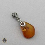 گردنبند مدال کهربا اصل