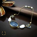 دستبند حدید صینی کوارتز مروارید پرورشی زنانه طرح تبسم