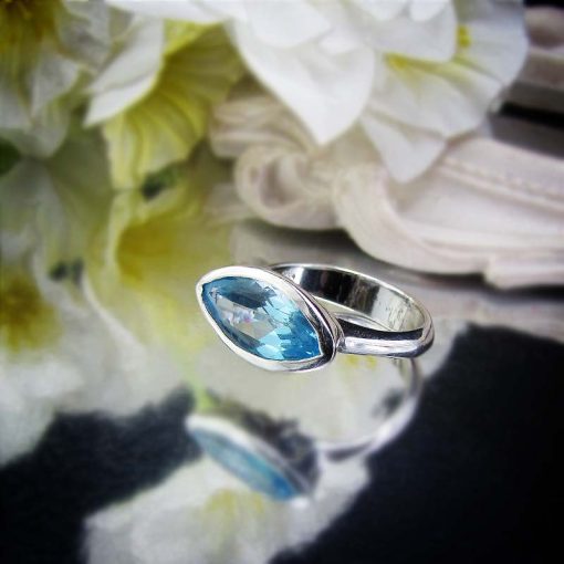 انگشتر توپاز آبی اصل زنانه چشمی