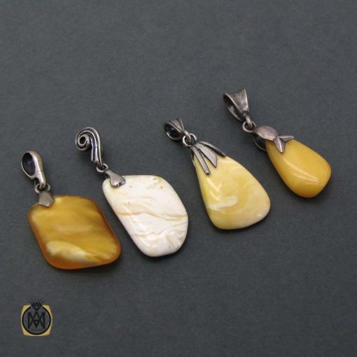 مدال بولونی اصل کهربا زرد طبیعی